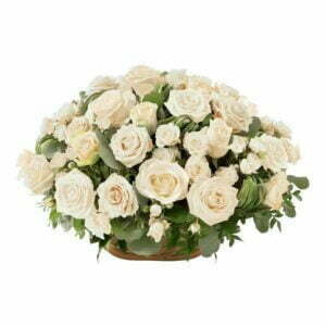 Cesta de flores brancas